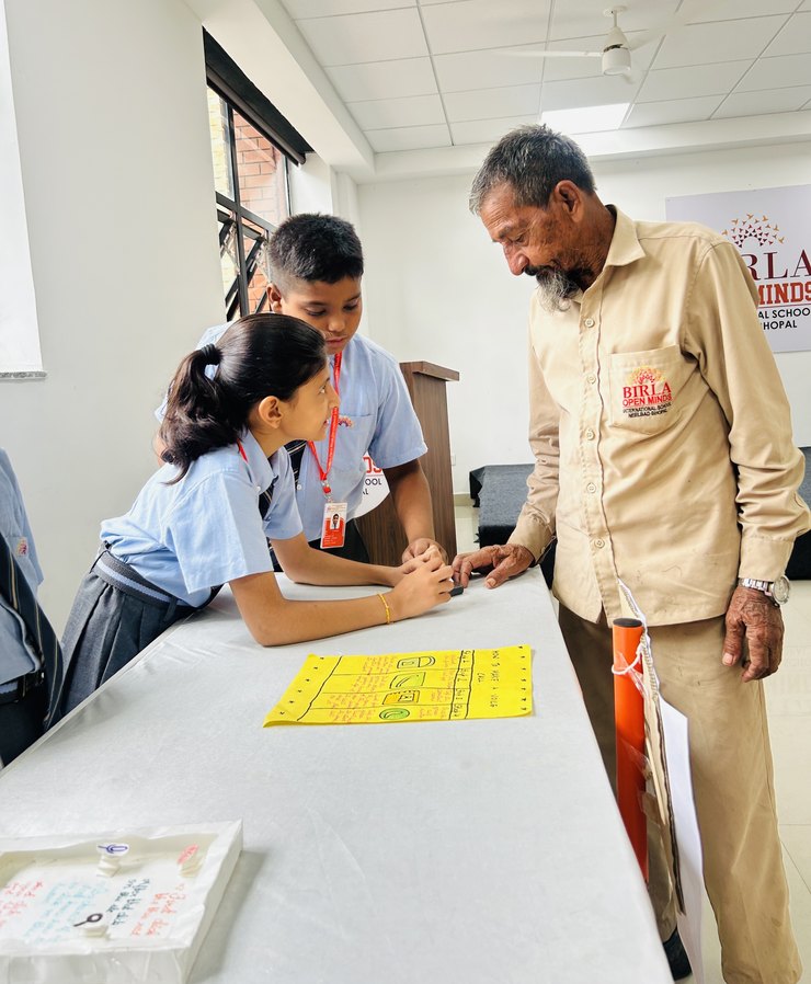 A senior student teaching a visitor, Birla Open Minds International School, Bhopal